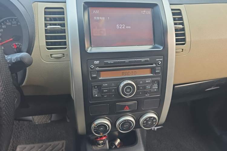 Used Nissan X-Trail 2012 2.5L CVT Luxury Edition 4WD Audio And AC Panel