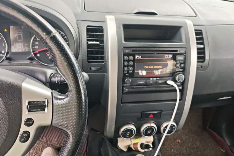 Used Nissan X-Trail 2012 2.5L CVT Luxury Edition 4WD Audio And AC Panel