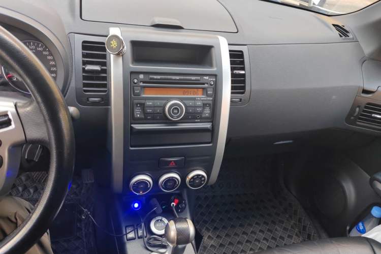 Used Nissan X-Trail 2012 2.5L CVT Luxury Edition 4WD Audio And AC Panel