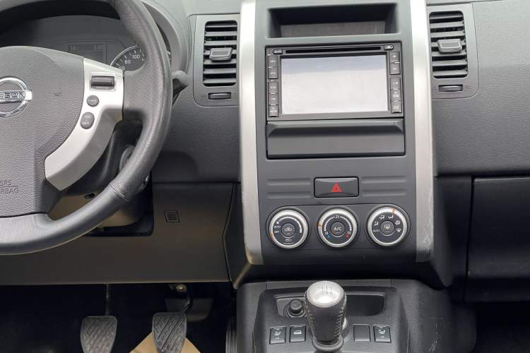 Used Nissan X-Trail 2012 2.5L Manual Luxury Edition 4WD Audio And AC Panel
