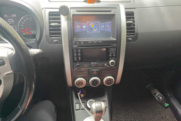 Used Nissan X-Trail 2012 2.5L CVT Luxury Edition 4WD Audio And AC Panel
