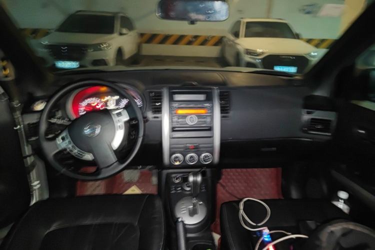 Used Nissan X-Trail 2012 2.5L CVT Luxury Edition 4WD Center Console