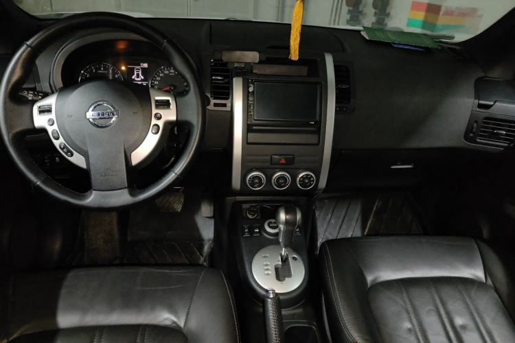 Used Nissan X-Trail 2012 2.5L CVT Luxury Edition 4WD Center Console