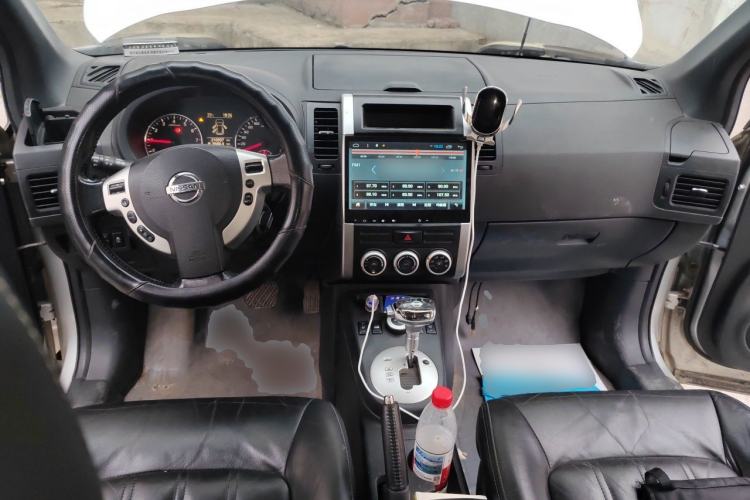 Used Nissan X-Trail 2012 2.5L CVT Luxury Edition 4WD Center Console