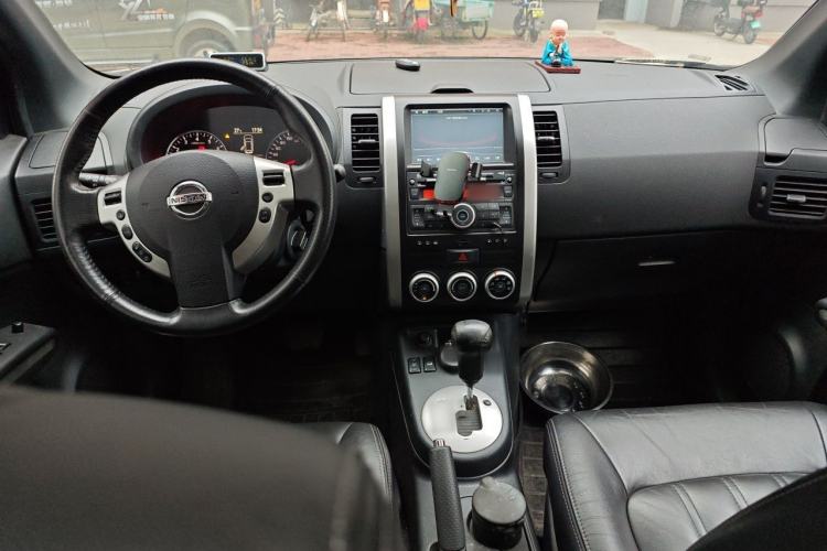 Used Nissan X-Trail 2012 2.5L CVT Luxury Edition 4WD Center Console