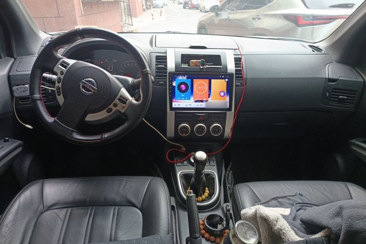 Used Nissan X-Trail 2012 2.5L Manual Luxury Edition 4WD Center Console