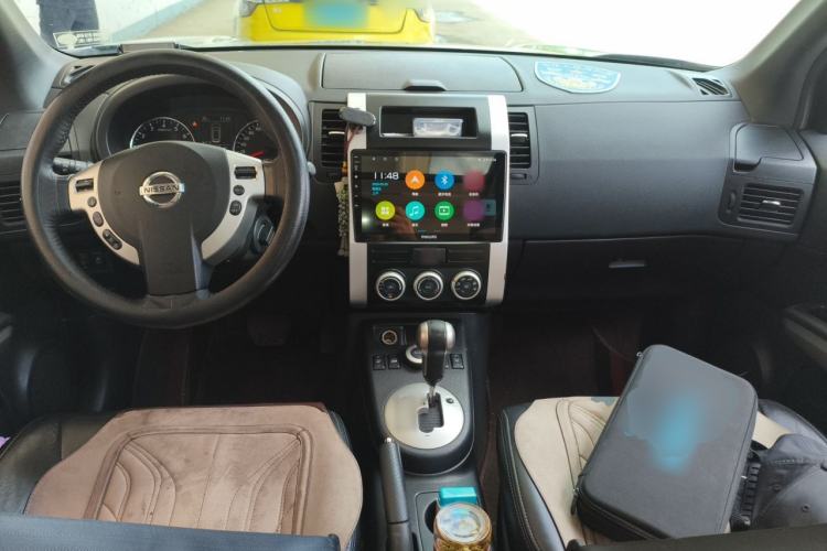 Used Nissan X-Trail 2012 2.5L CVT Luxury Edition 4WD Center Console