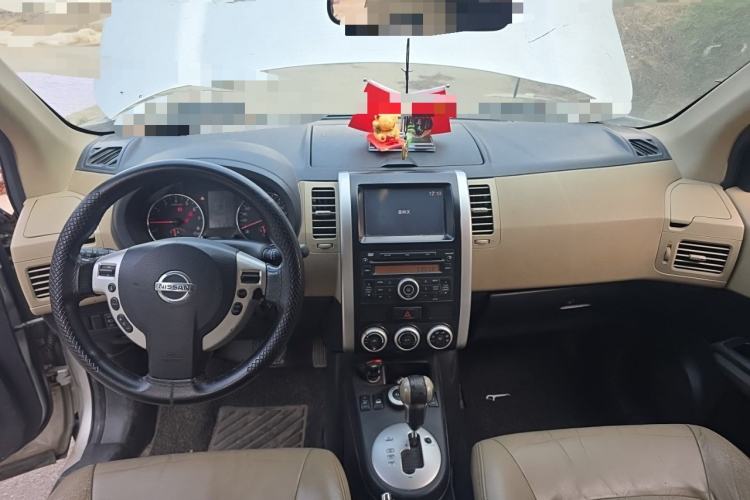 Used Nissan X-Trail 2012 2.5L CVT Luxury Edition 4WD Center Console