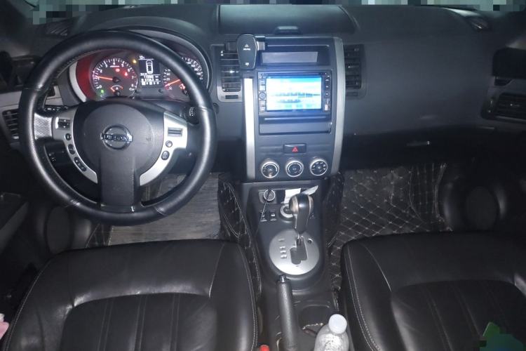 Used Nissan X-Trail 2012 2.5L CVT Luxury Edition 4WD Center Console