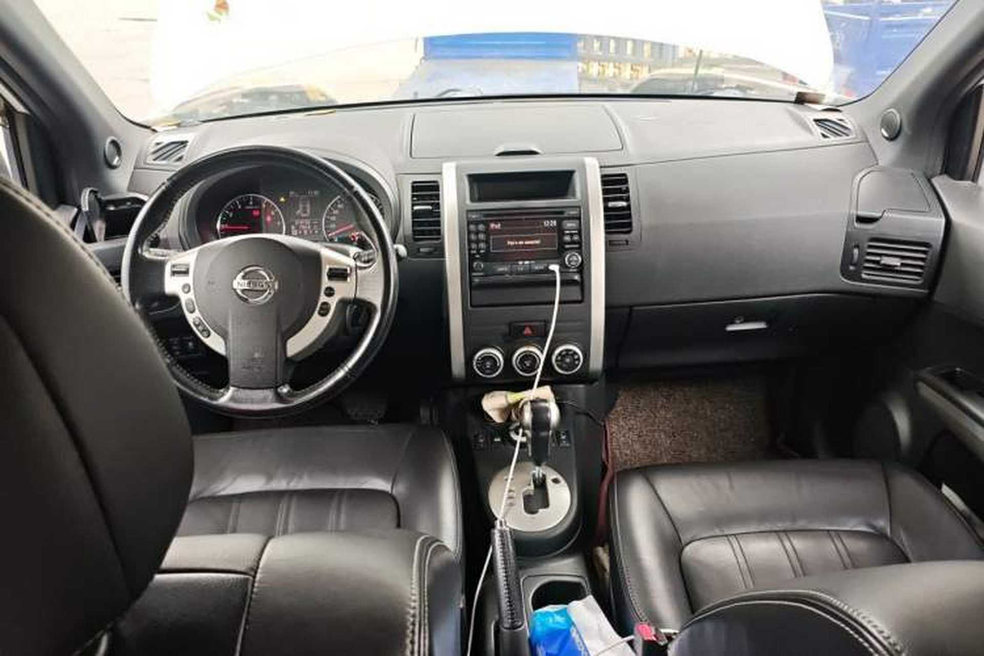 Used Nissan X-Trail 2012 2.5L CVT Luxury Edition 4WD Center Console