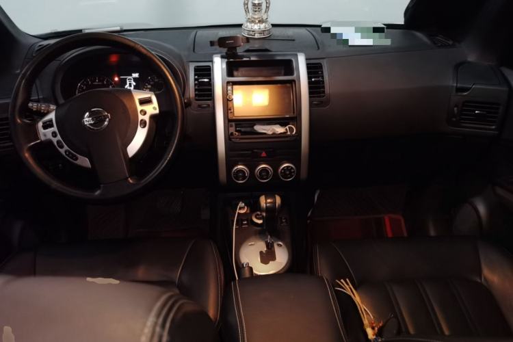 Used Nissan X-Trail 2012 2.5L CVT Luxury Edition 4WD Center Console