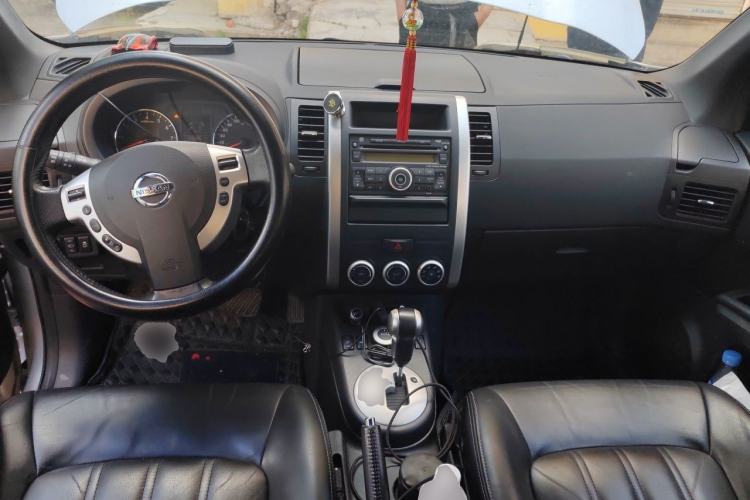 Used Nissan X-Trail 2012 2.5L CVT Luxury Edition 4WD Center Console