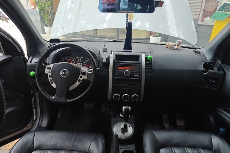 Used Nissan X-Trail 2012 2.5L CVT Luxury Edition 4WD Center Console