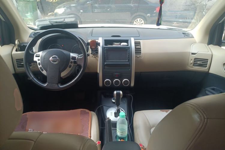 Used Nissan X-Trail 2012 2.5L CVT Ultimate Edition 4WD Center Console