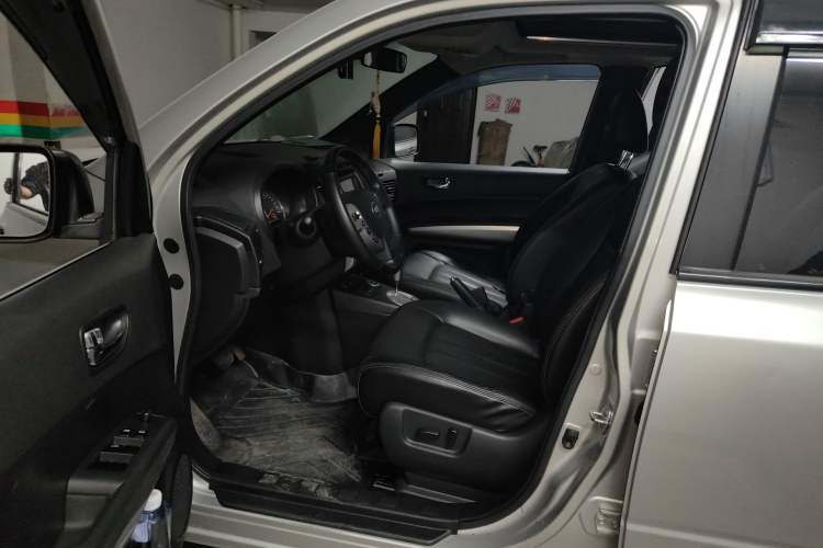 Used Nissan X-Trail 2012 2.5L CVT Luxury Edition 4WD Driver Seat