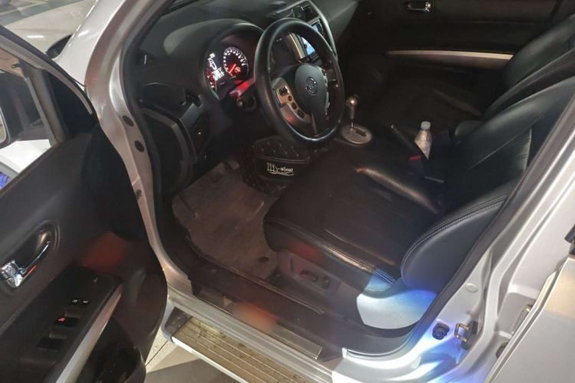 Used Nissan X-Trail 2012 2.5L CVT Luxury Edition 4WD Driver Seat