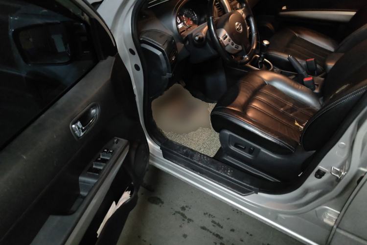 Used Nissan X-Trail 2012 2.5L Manual Luxury Edition 4WD Driver Seat
