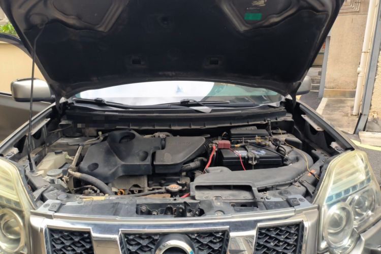 Used Nissan X-Trail 2012 2.5L CVT Flagship Edition 4WD Engine Bay