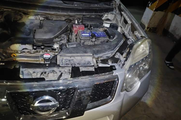 Used Nissan X-Trail 2012 2.5L CVT Luxury Edition 4WD Engine Bay Left