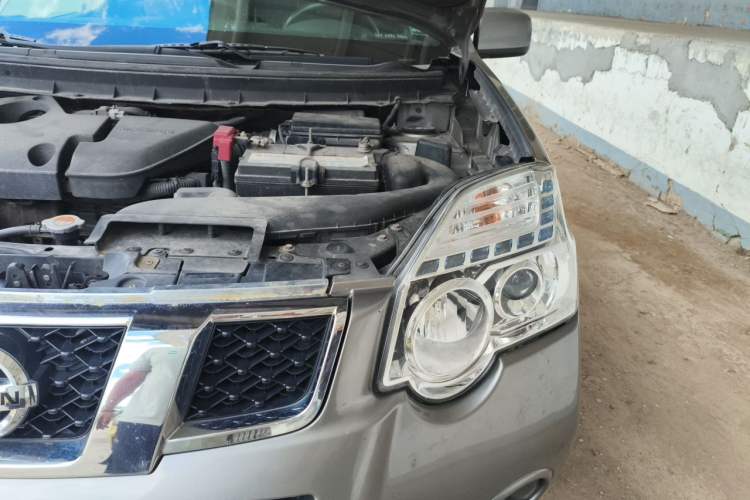 Used Nissan X-Trail 2012 2.5L CVT Luxury Edition 4WD Engine Bay Left