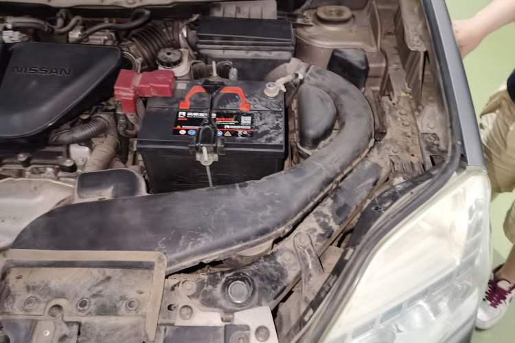 Used Nissan X-Trail 2012 2.5L CVT Luxury Edition 4WD Engine Bay Left