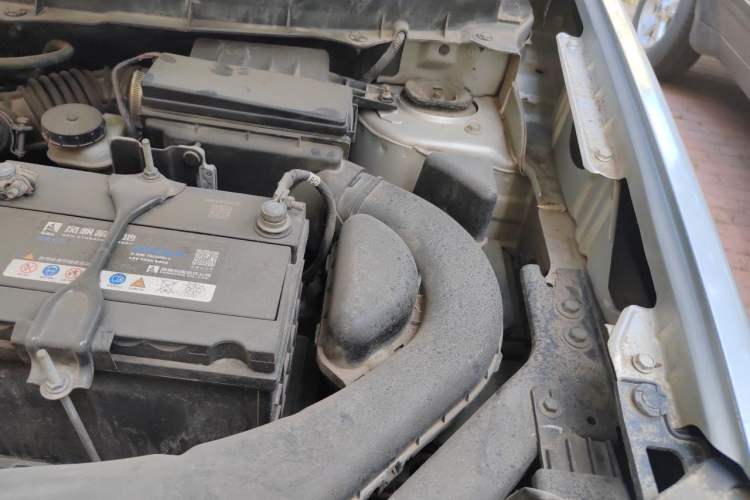 Used Nissan X-Trail 2012 2.5L CVT Luxury Edition 4WD Engine Bay Left