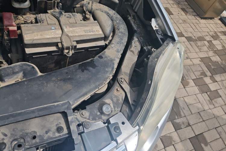 Used Nissan X-Trail 2012 2.5L CVT Luxury Edition 4WD Engine Bay Left
