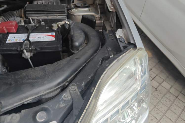 Used Nissan X-Trail 2012 2.5L CVT Luxury Edition 4WD Engine Bay Left