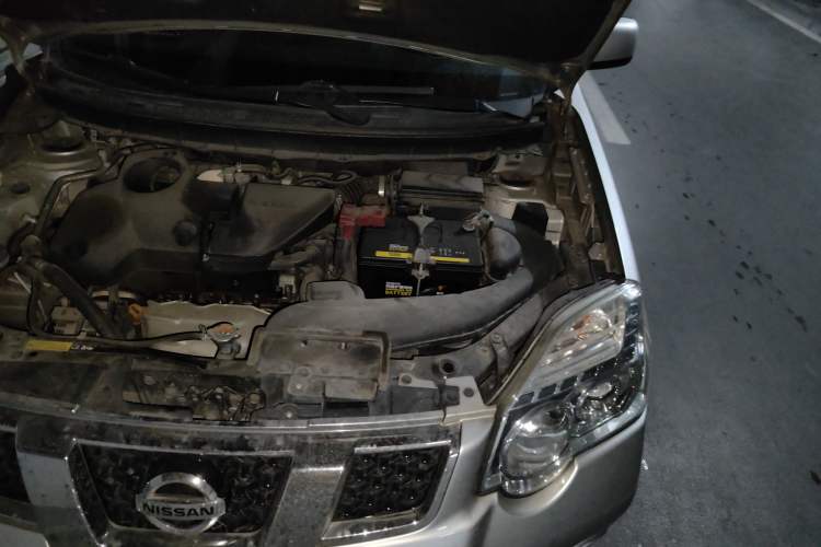 Used Nissan X-Trail 2012 2.5L Manual Luxury Edition 4WD Engine Bay Left