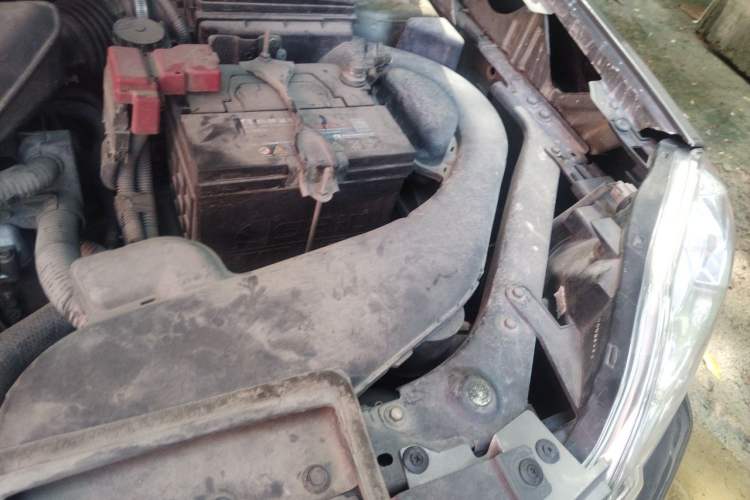 Used Nissan X-Trail 2012 2.5L CVT Luxury Edition 4WD Engine Bay Left