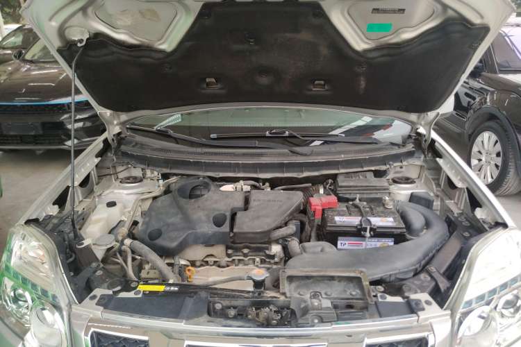 Used Nissan X-Trail 2012 2.5L Manual Luxury Edition 4WD Engine Bay
