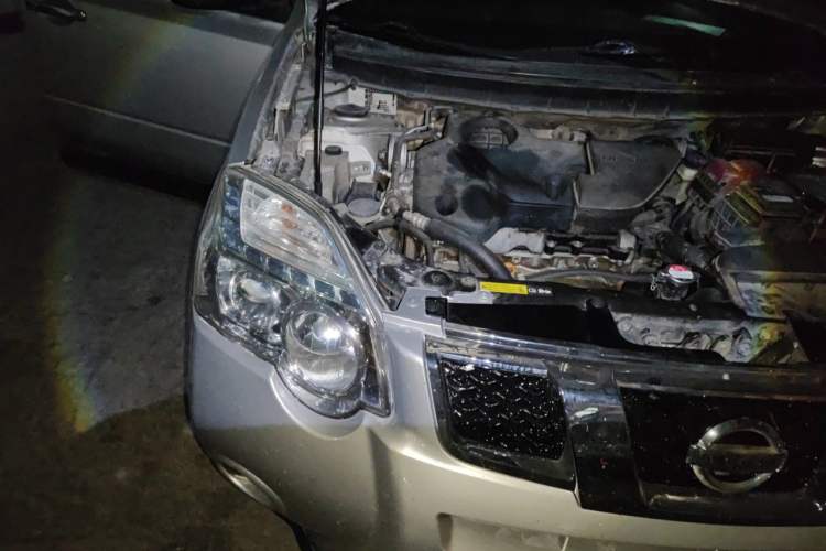 Used Nissan X-Trail 2012 2.5L CVT Luxury Edition 4WD Engine Bay Right