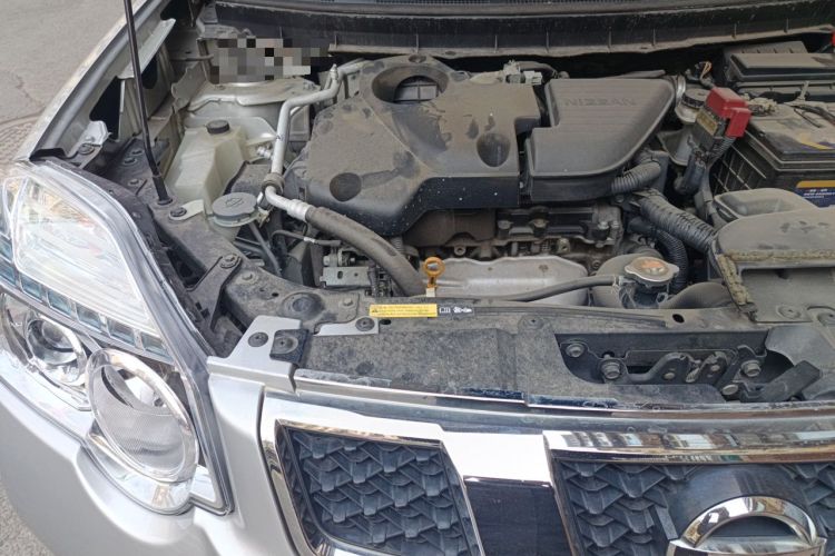 Used Nissan X-Trail 2012 2.5L Manual Luxury Edition 4WD Engine Bay Right