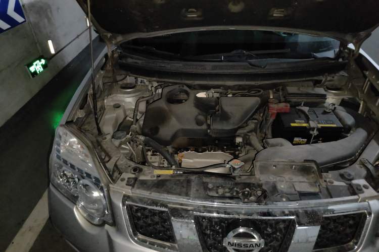 Used Nissan X-Trail 2012 2.5L Manual Luxury Edition 4WD Engine Bay Right