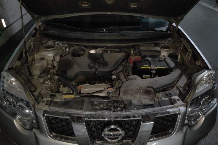 Used Nissan X-Trail 2012 2.5L Manual Luxury Edition 4WD Engine Bay
