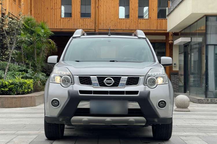 Used Nissan X-Trail 2012 2.5L Manual Luxury Edition 4WD Front