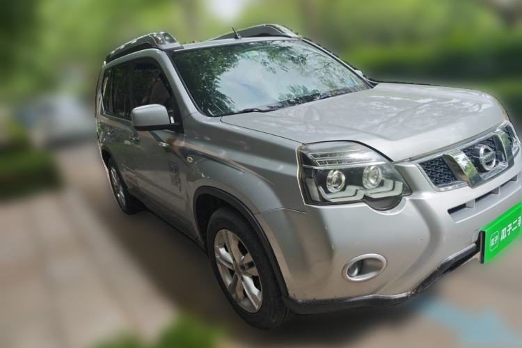 Used Nissan X-Trail 2012 2.5L CVT Luxury Edition 4WD Front Right 45 Deg