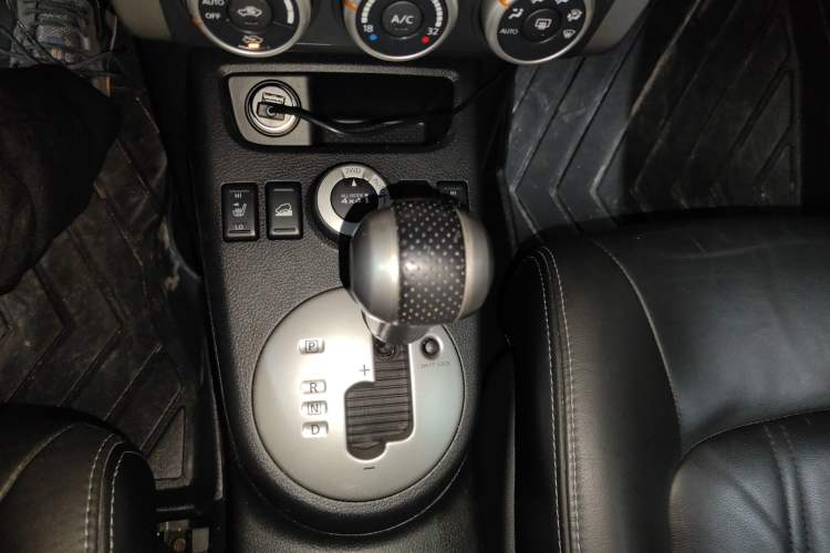 Used Nissan X-Trail 2012 2.5L CVT Luxury Edition 4WD Gear Lever