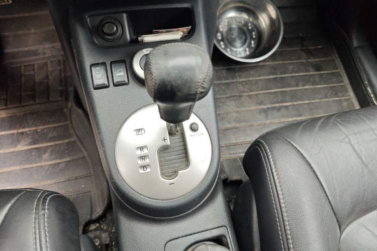 Used Nissan X-Trail 2012 2.5L CVT Luxury Edition 4WD Gear Lever