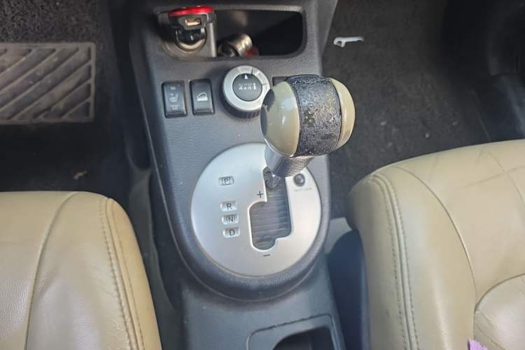 Used Nissan X-Trail 2012 2.5L CVT Luxury Edition 4WD Gear Lever