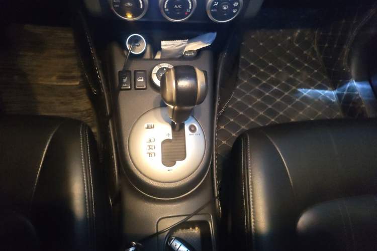 Used Nissan X-Trail 2012 2.5L CVT Luxury Edition 4WD Gear Lever