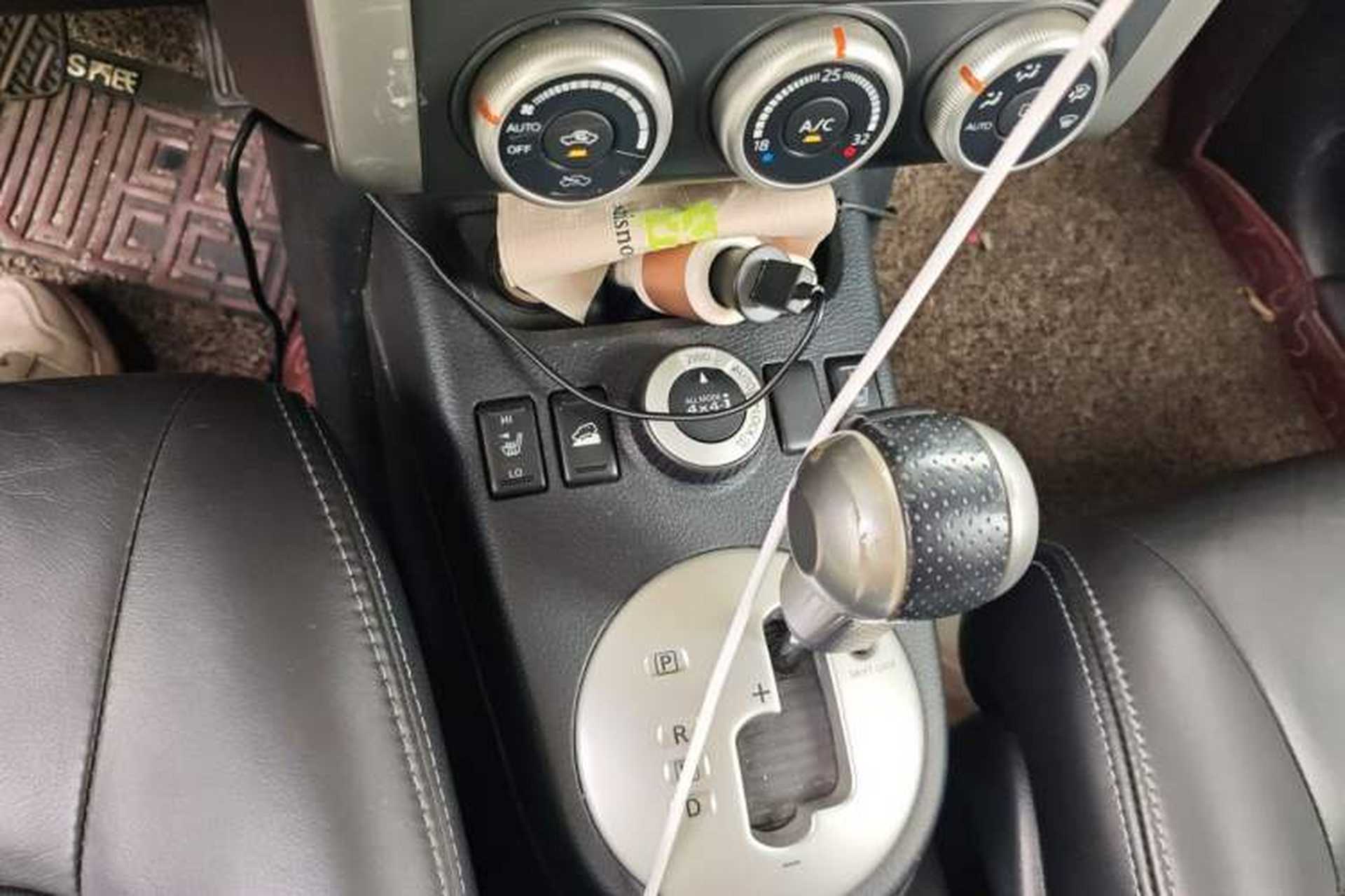 Used Nissan X-Trail 2012 2.5L CVT Luxury Edition 4WD Gear Lever
