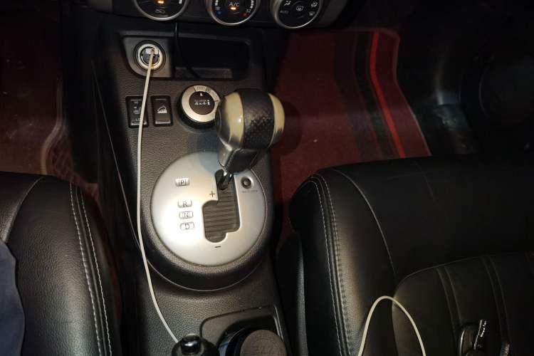 Used Nissan X-Trail 2012 2.5L CVT Luxury Edition 4WD Gear Lever