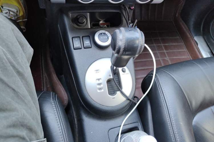 Used Nissan X-Trail 2012 2.5L CVT Luxury Edition 4WD Gear Lever