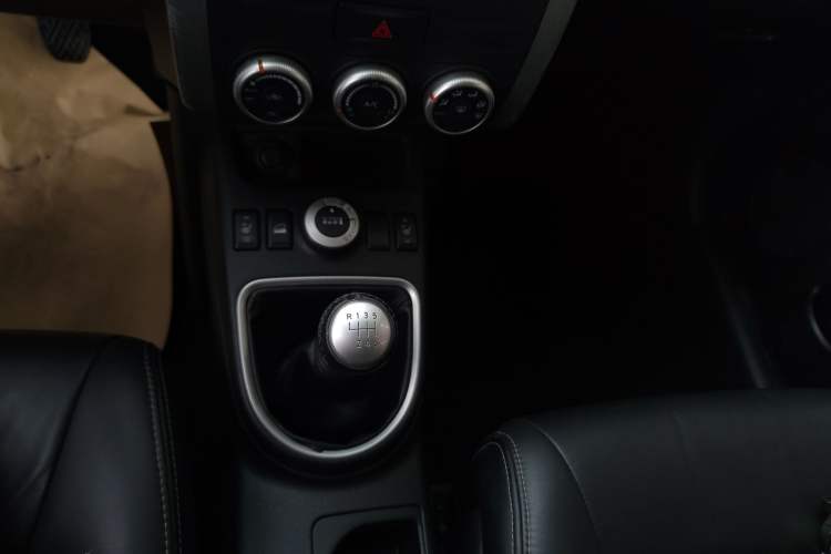 Used Nissan X-Trail 2012 2.5L Manual Luxury Edition 4WD Gear Lever