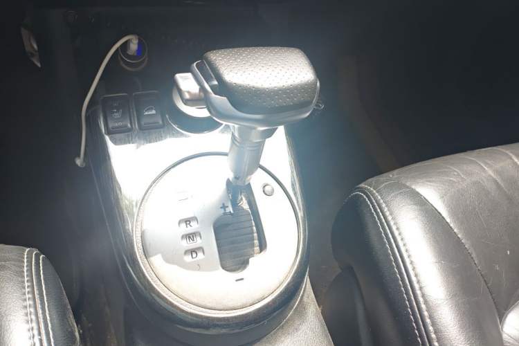Used Nissan X-Trail 2012 2.5L CVT Luxury Edition 4WD Gear Lever