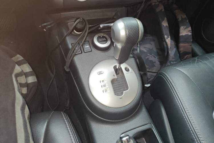 Used Nissan X-Trail 2012 2.5L CVT Luxury Edition 4WD Gear Lever