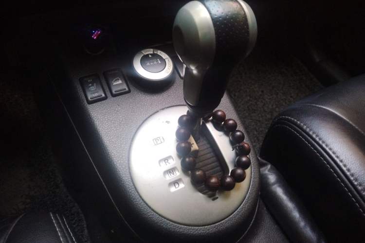Used Nissan X-Trail 2012 2.5L CVT Luxury Edition 4WD Gear Lever