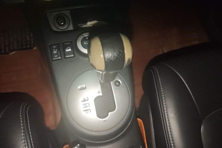Used Nissan X-Trail 2012 2.5L CVT Luxury Edition 4WD Gear Lever