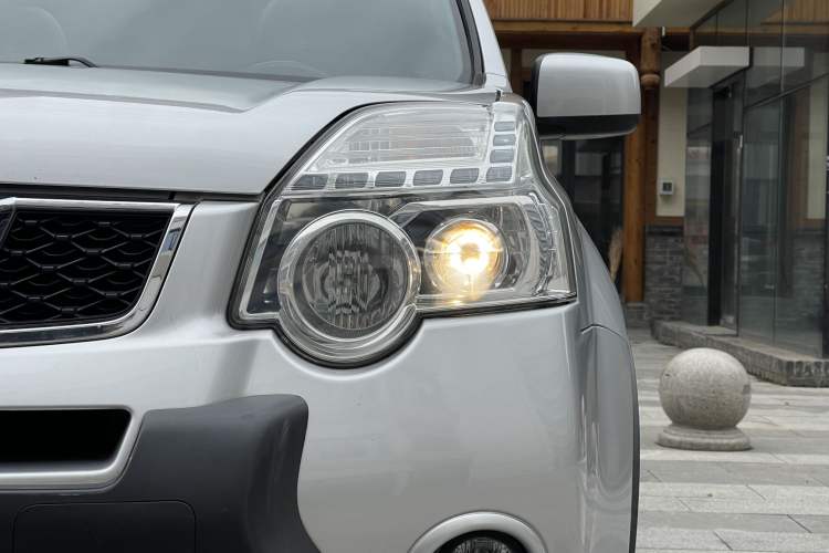 Used Nissan X-Trail 2012 2.5L Manual Luxury Edition 4WD Left Front Headlight